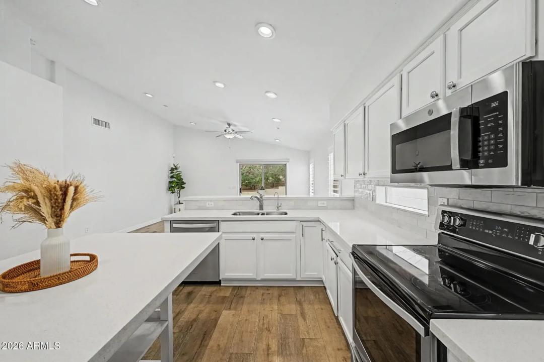 Real Estate Picture 11