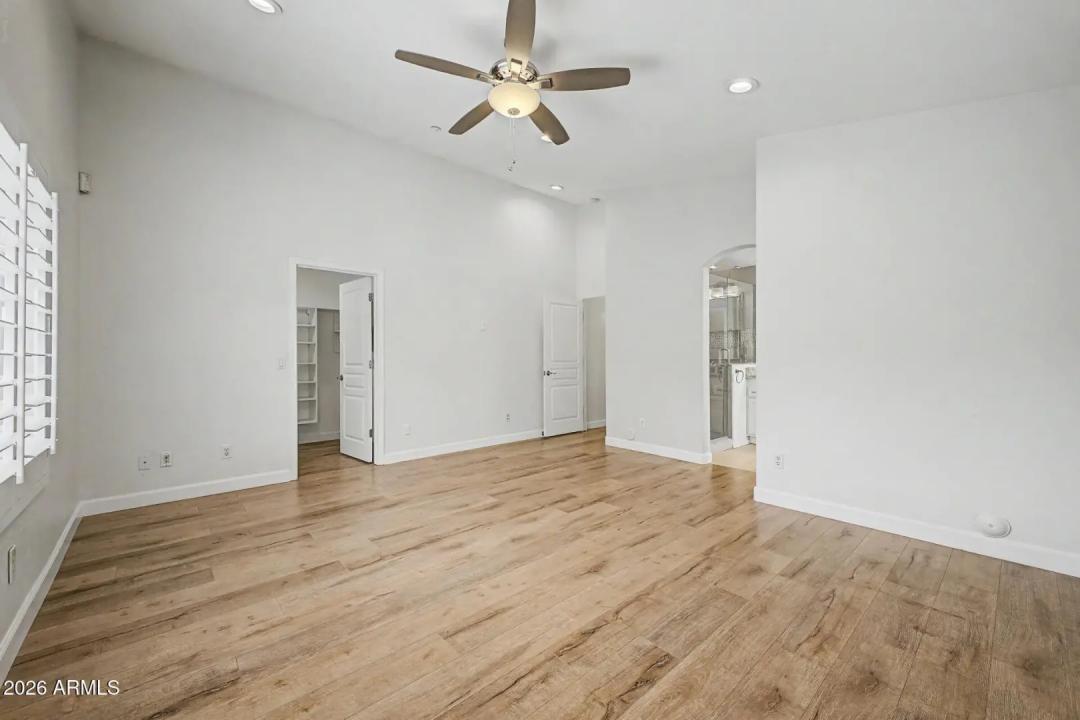 Real Estate Picture 12