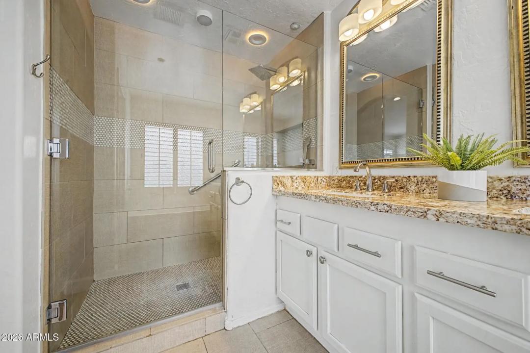 Real Estate Picture 16