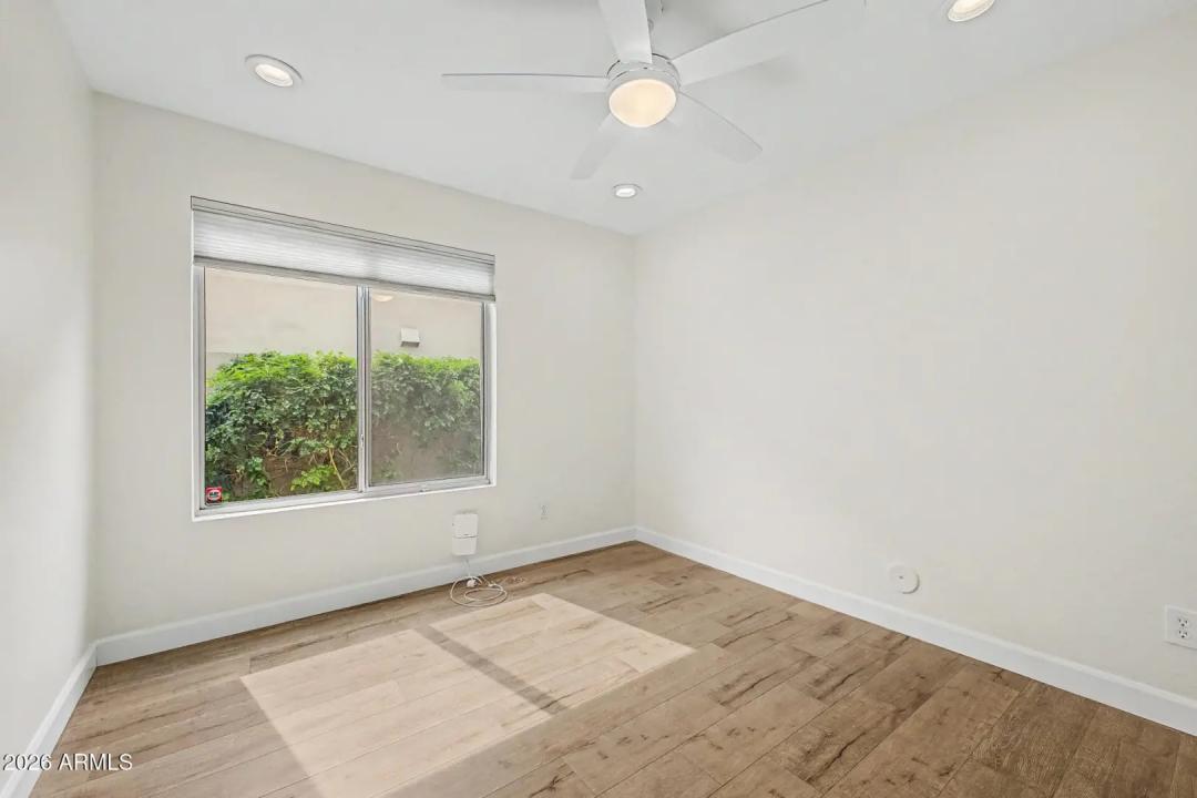 Real Estate Picture 18