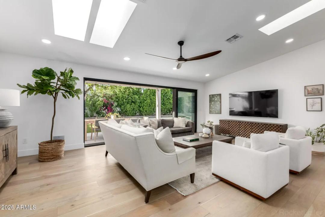 Real Estate Picture 12