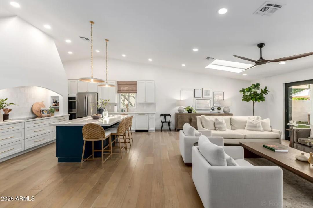 Real Estate Picture 10