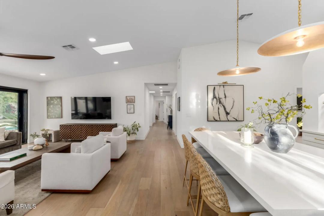 Real Estate Picture 4