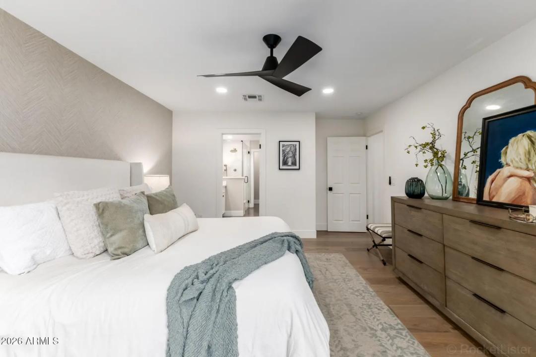 Real Estate Picture 18