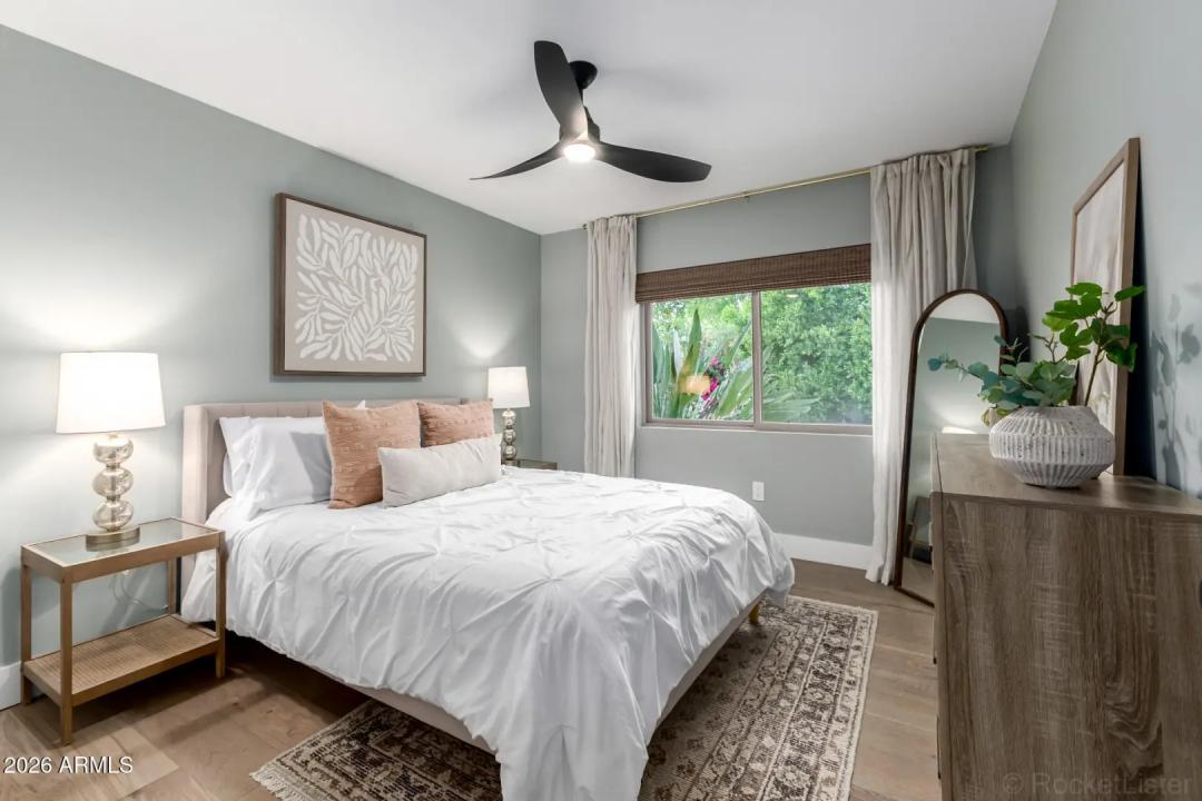 Real Estate Picture 24