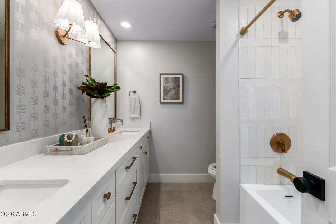 Real Estate Picture 23