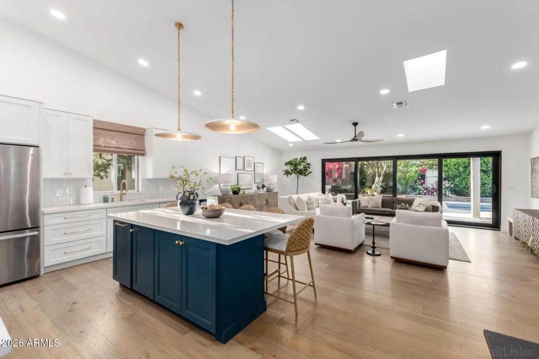 Real Estate Picture 11