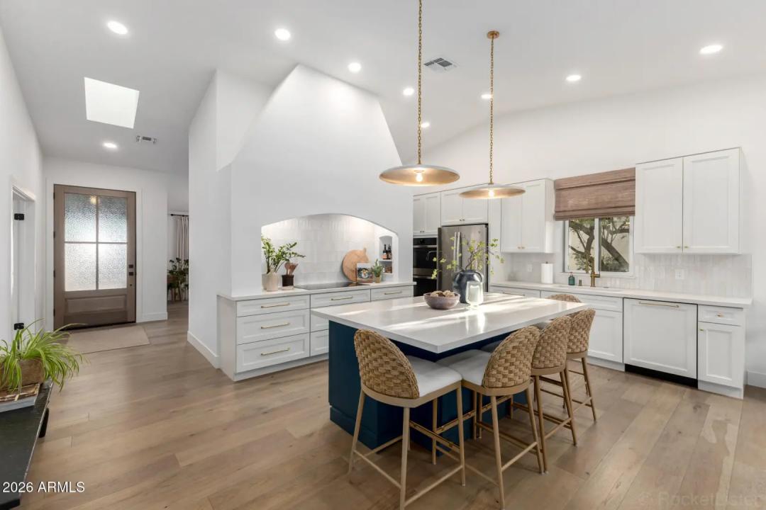 Real Estate Picture 13