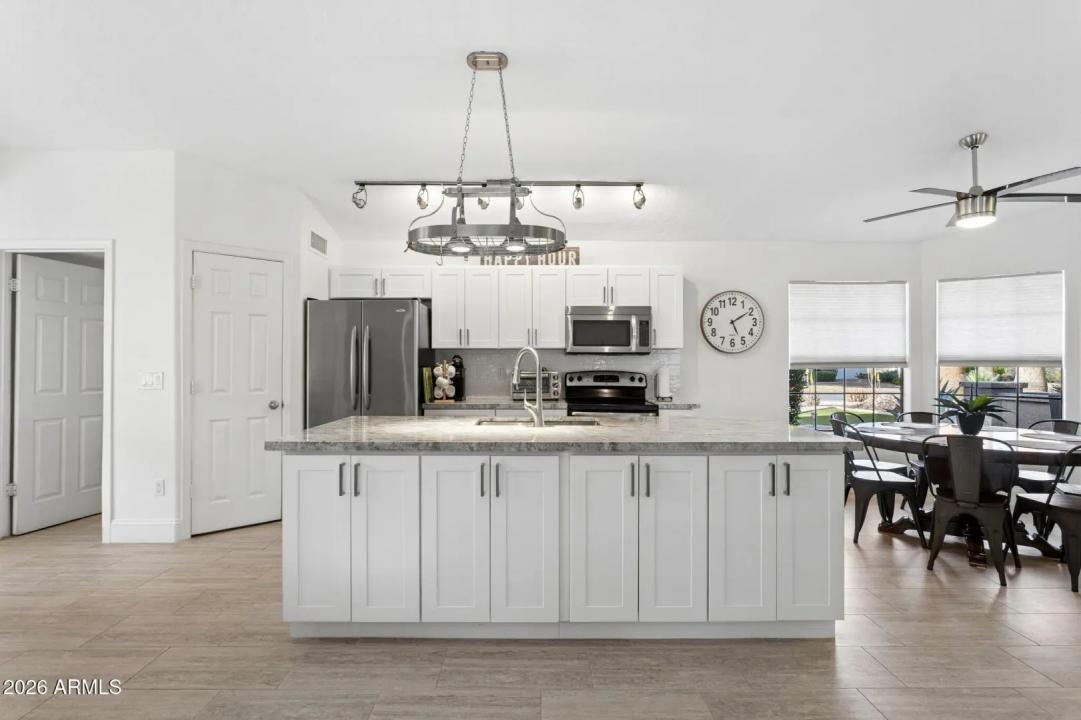 Real Estate Picture 9