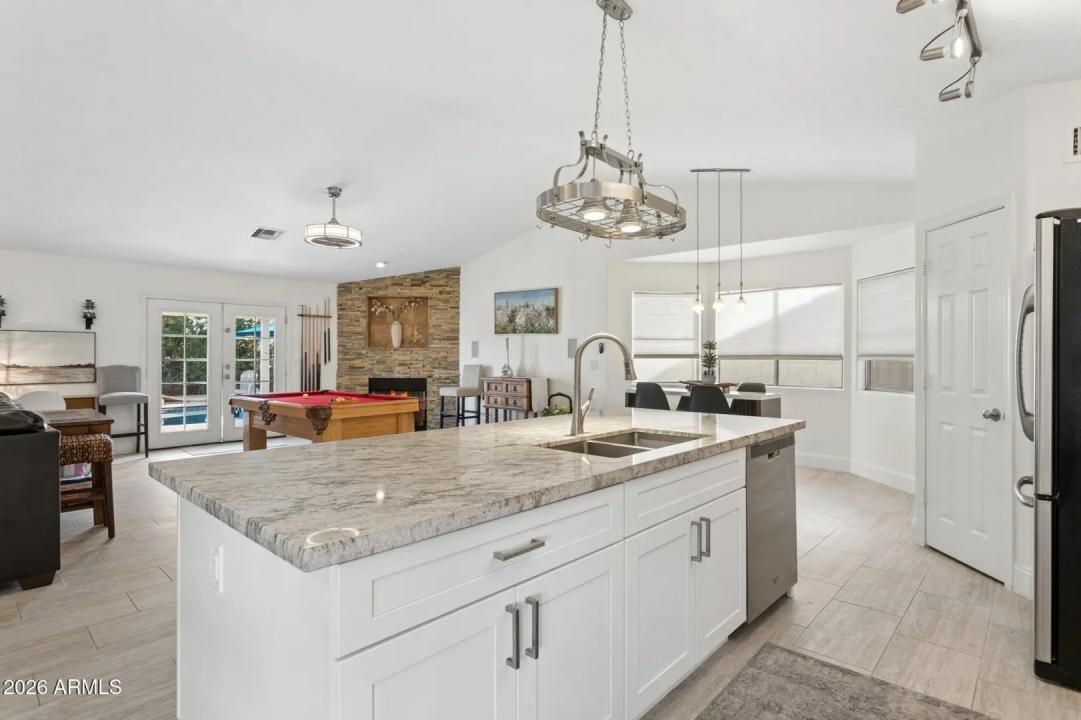 Real Estate Picture 11