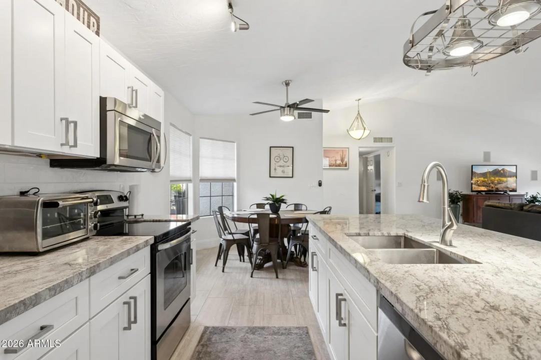 Real Estate Picture 12