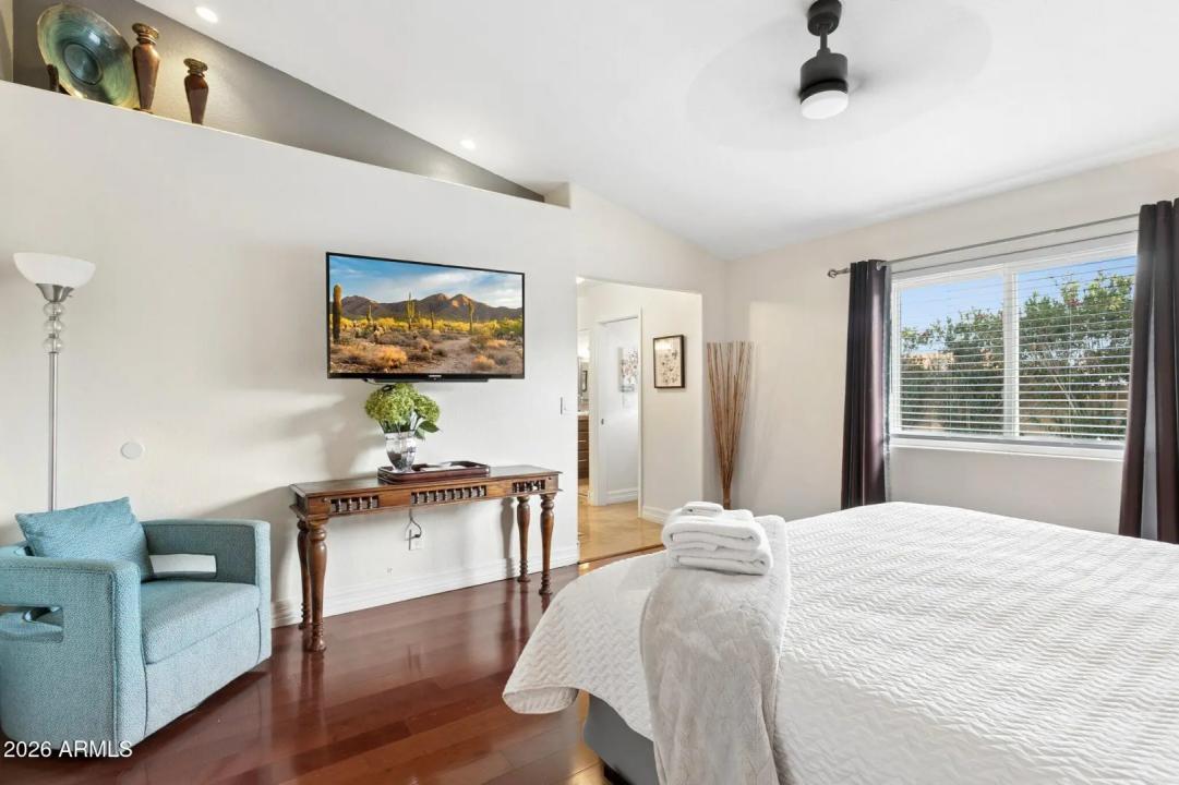 Real Estate Picture 16