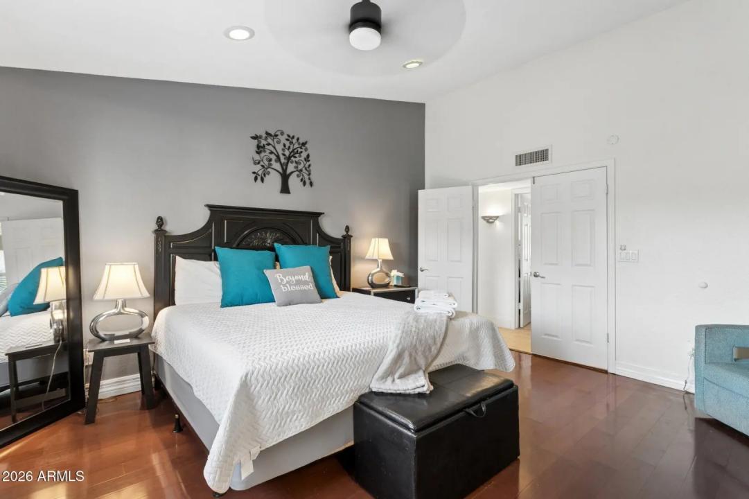 Real Estate Picture 17