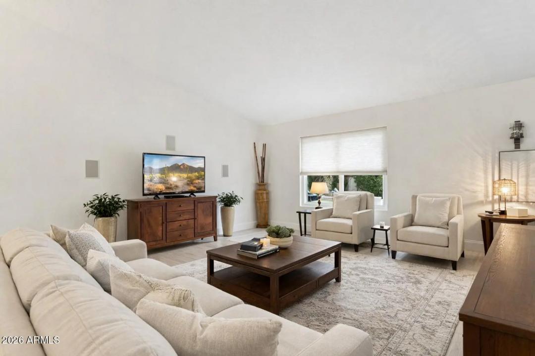 Real Estate Picture 5