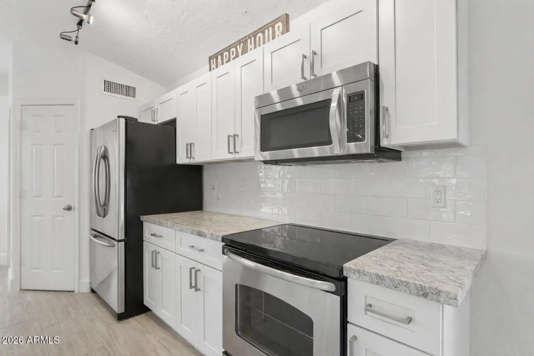 Real Estate Picture 10