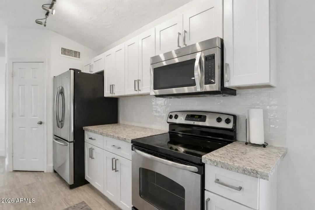 Real Estate Picture 11