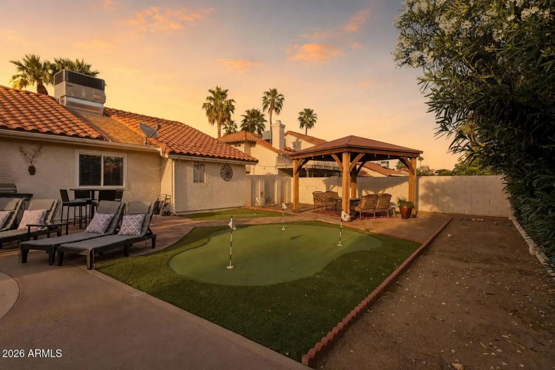 Real Estate Picture 3