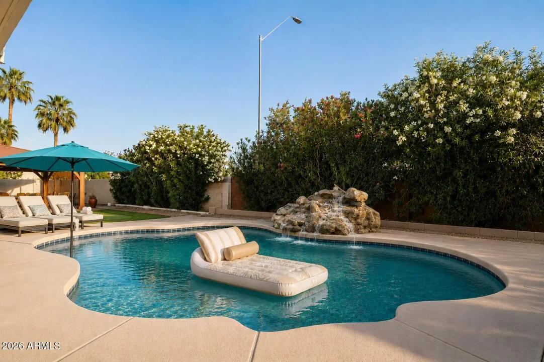 Real Estate Picture 3