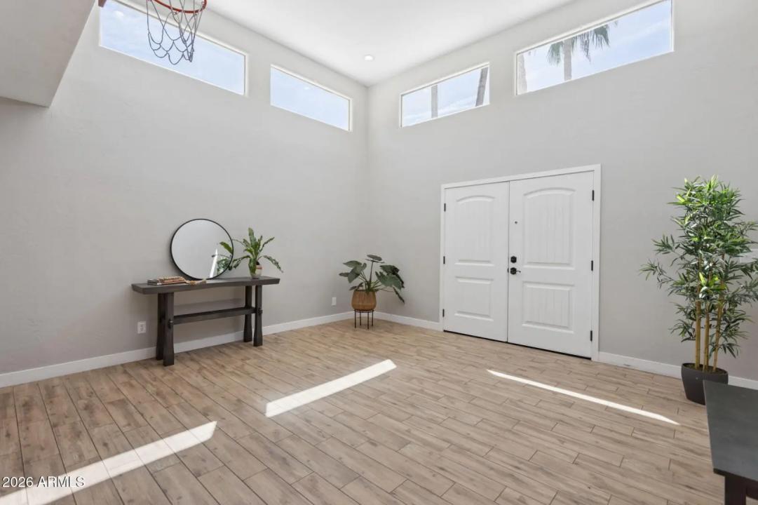 Real Estate Picture 7