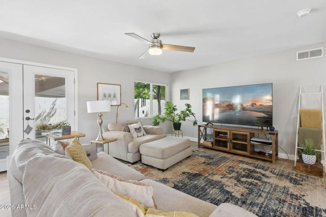 Real Estate Picture 10