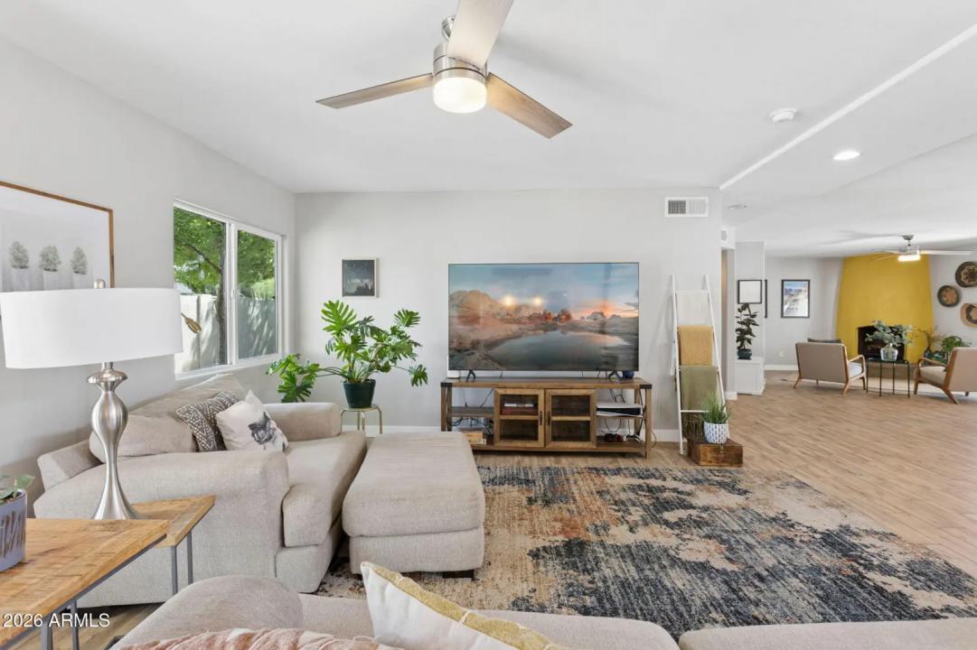 Real Estate Picture 11