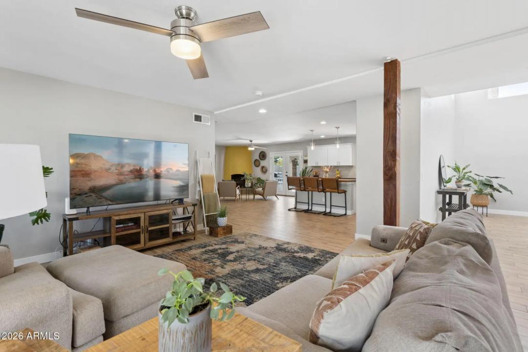 Real Estate Picture 12