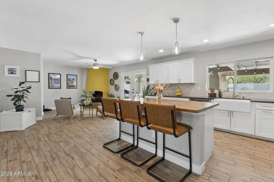 Real Estate Picture 18