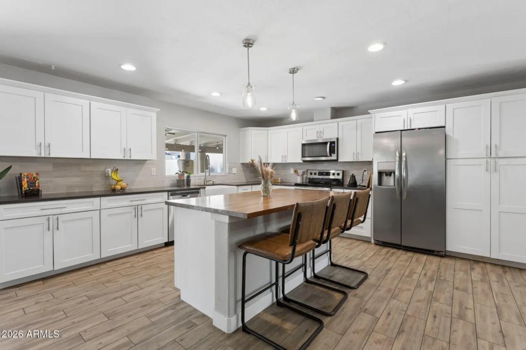 Real Estate Picture 19