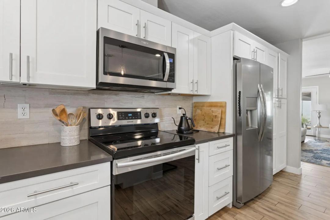 Real Estate Picture 23