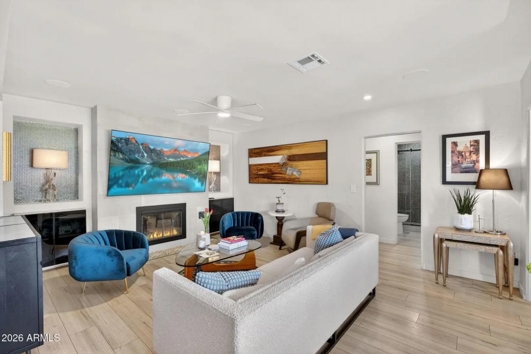 Real Estate Picture 7