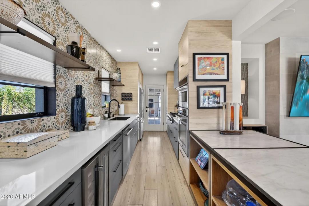 Real Estate Picture 12