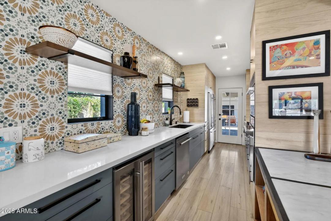 Real Estate Picture 14