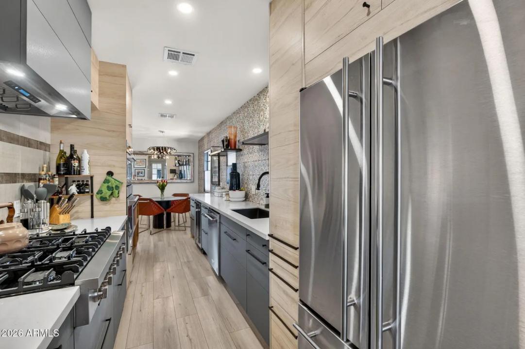 Real Estate Picture 17