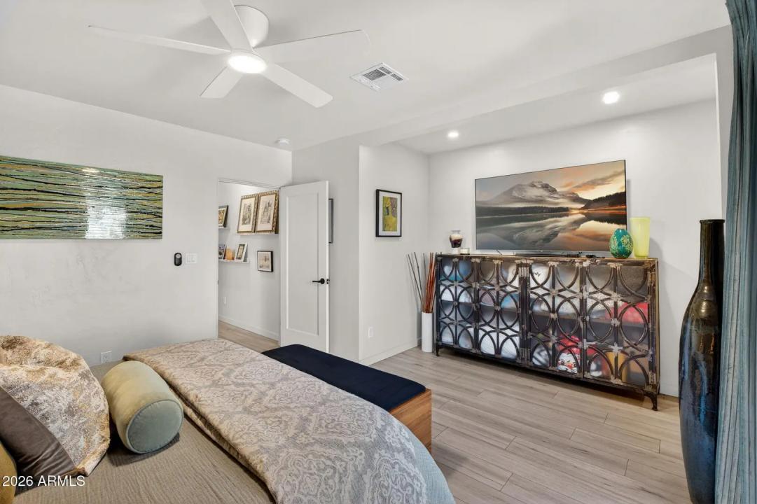 Real Estate Picture 23