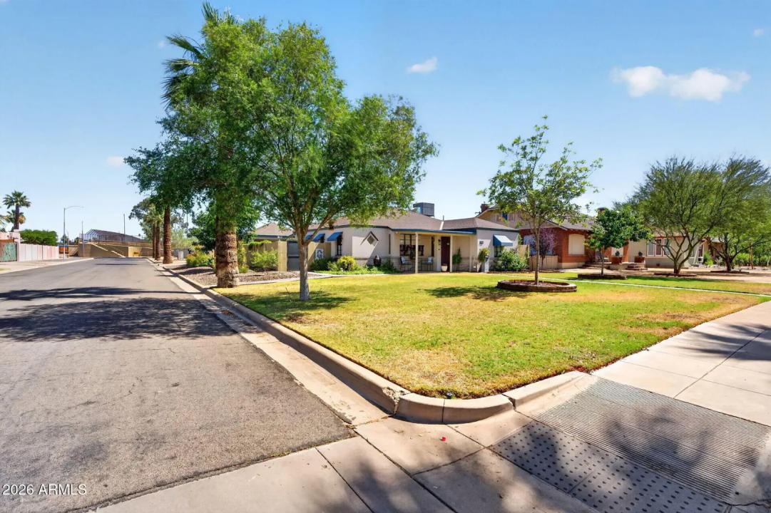 Real Estate Picture 5