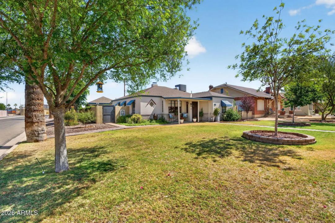 Real Estate Picture 6