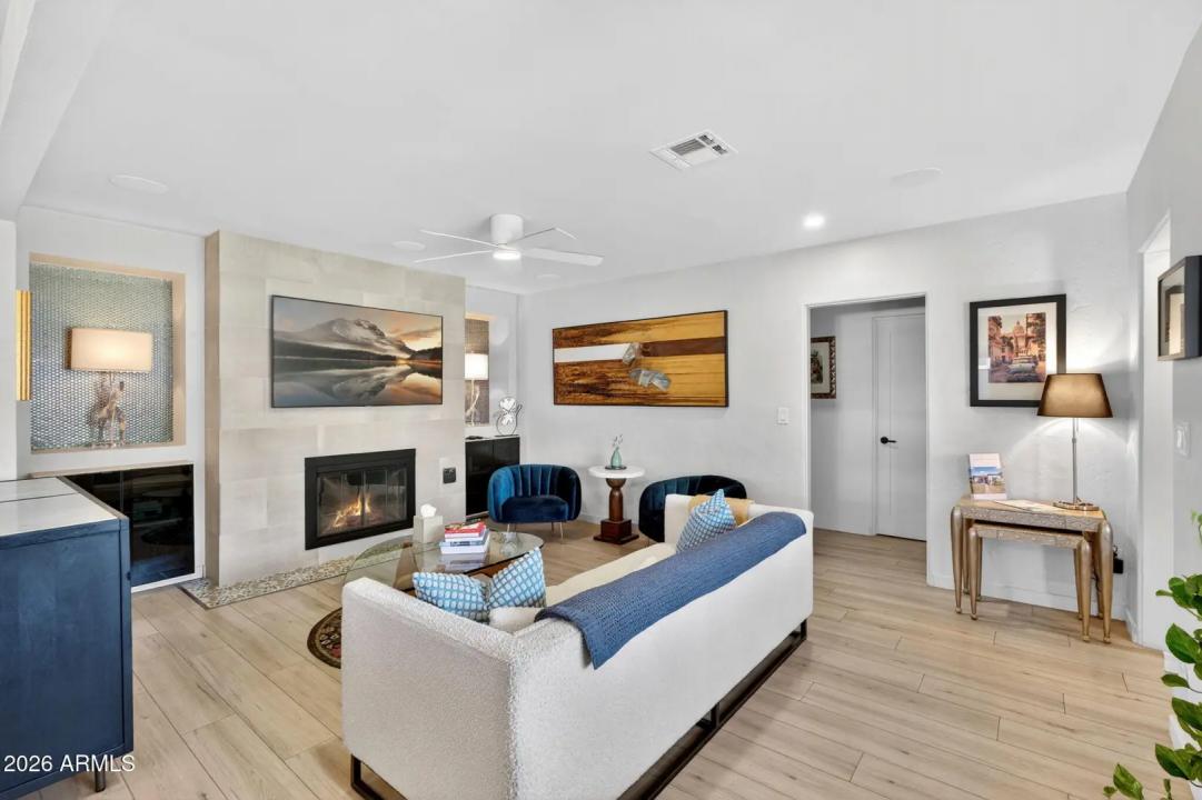 Real Estate Picture 11