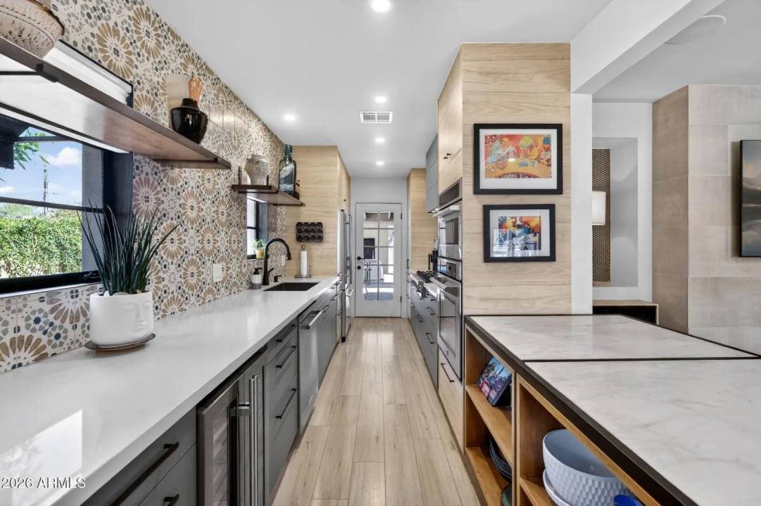 Real Estate Picture 17