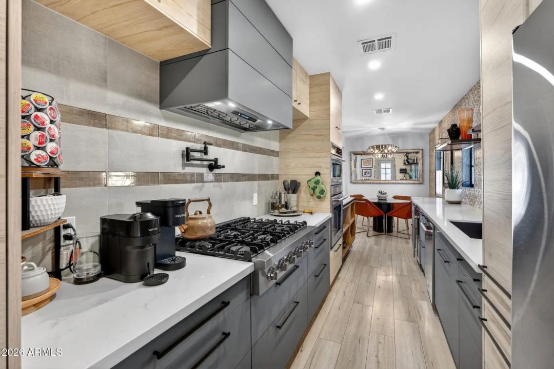Real Estate Picture 18