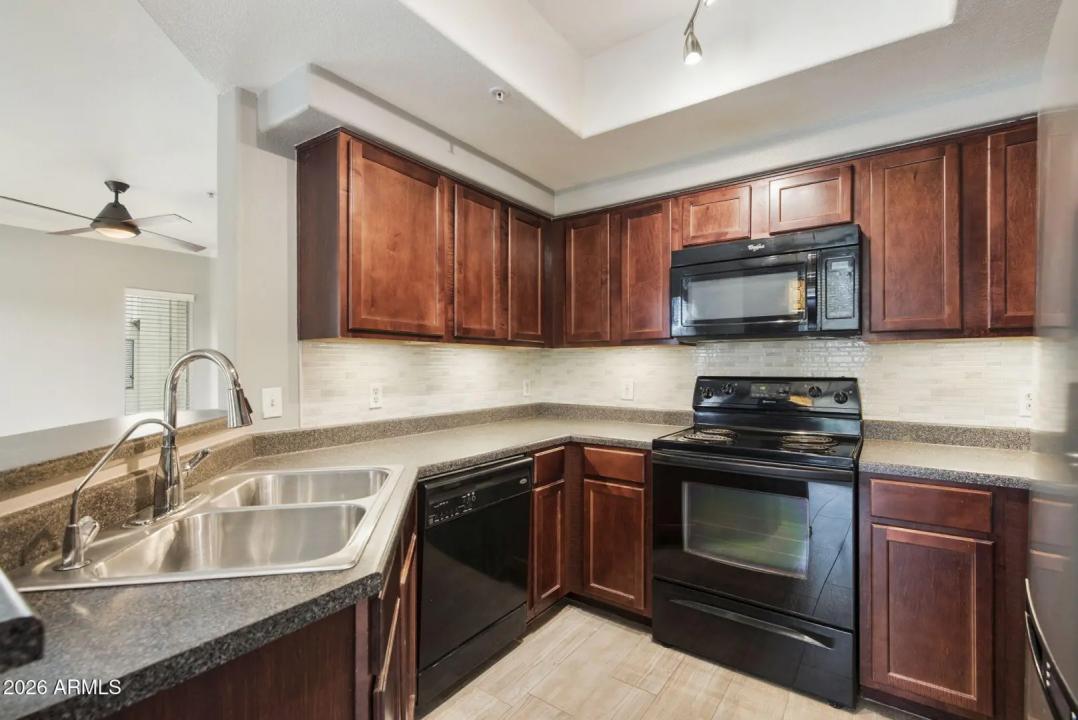 Real Estate Picture 5