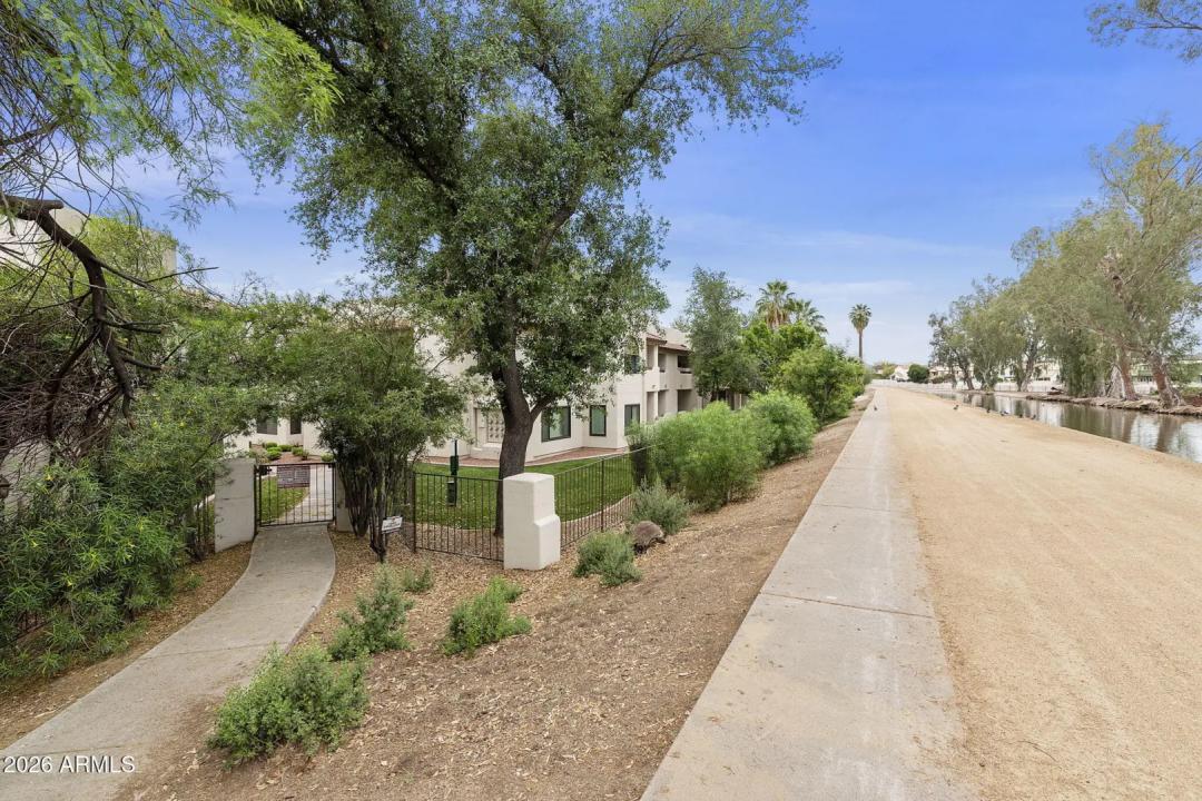 Real Estate Picture 13