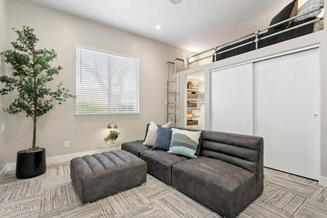 Real Estate Picture 42