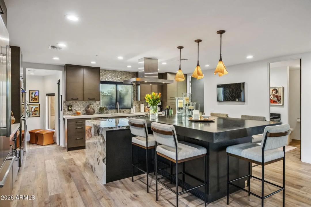 Real Estate Picture 10