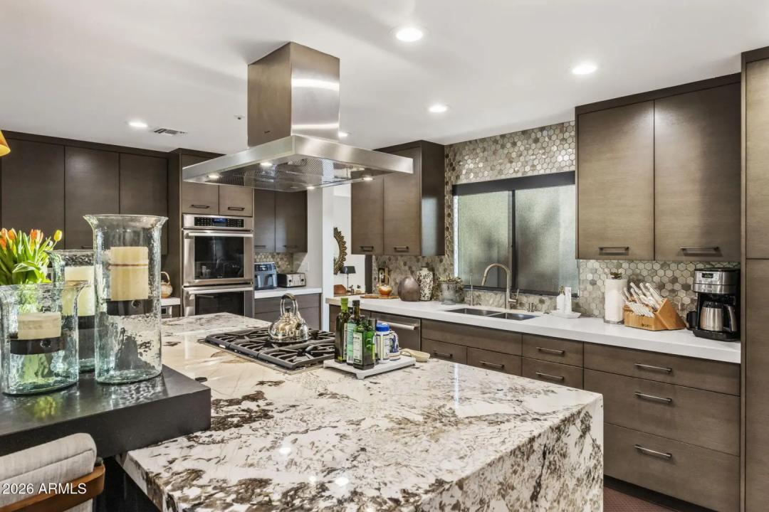 Real Estate Picture 11