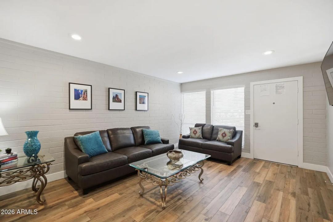 Real Estate Picture 5