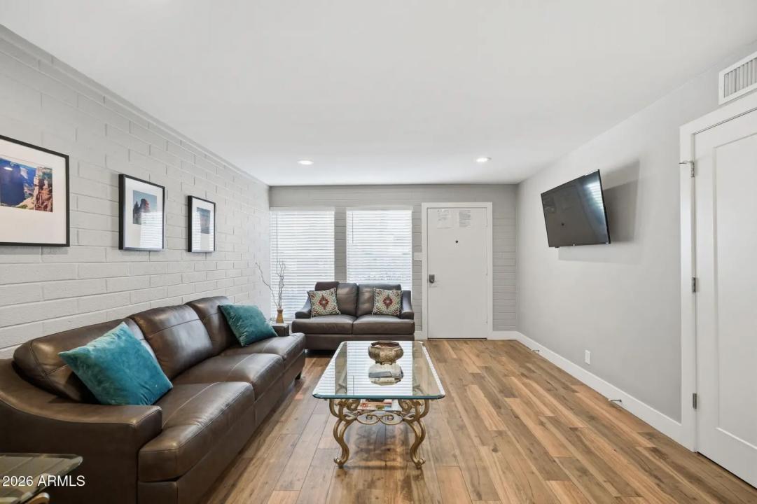 Real Estate Picture 6