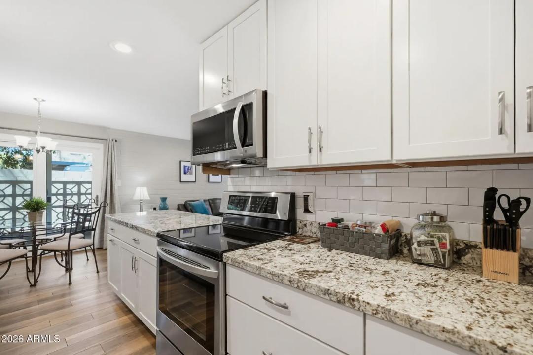 Real Estate Picture 12