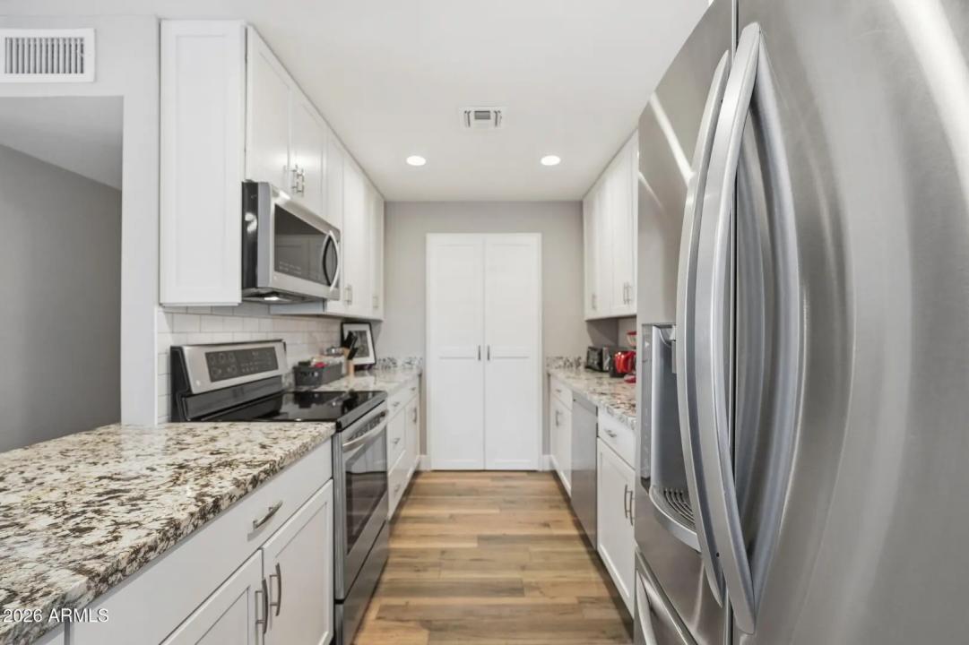 Real Estate Picture 13