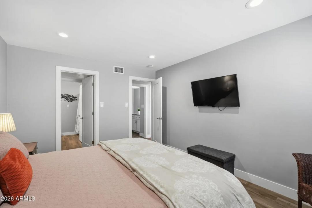 Real Estate Picture 16