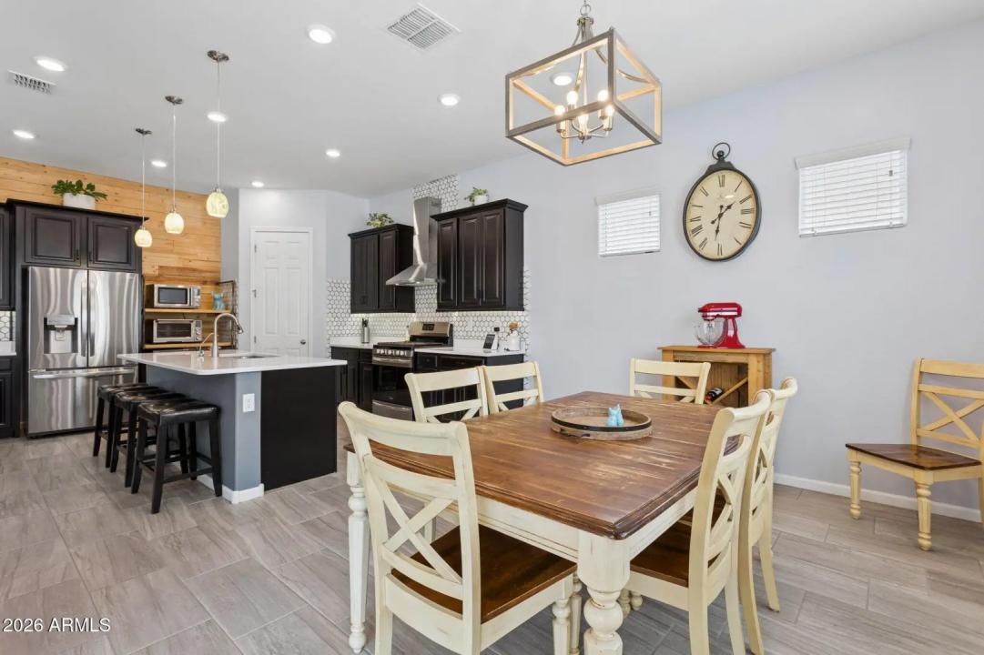 Real Estate Picture 8